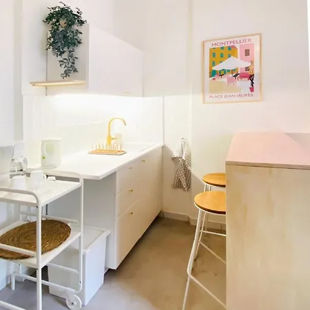 Le Petit Henri René