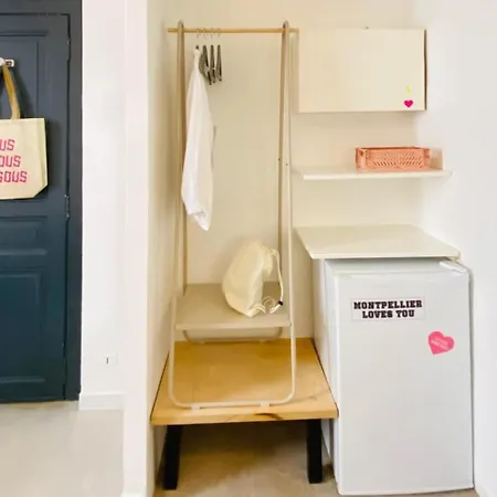 Le Petit Henri Rene Apartment