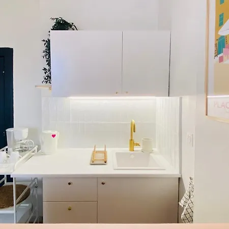 Le Petit Henri Rene Apartment